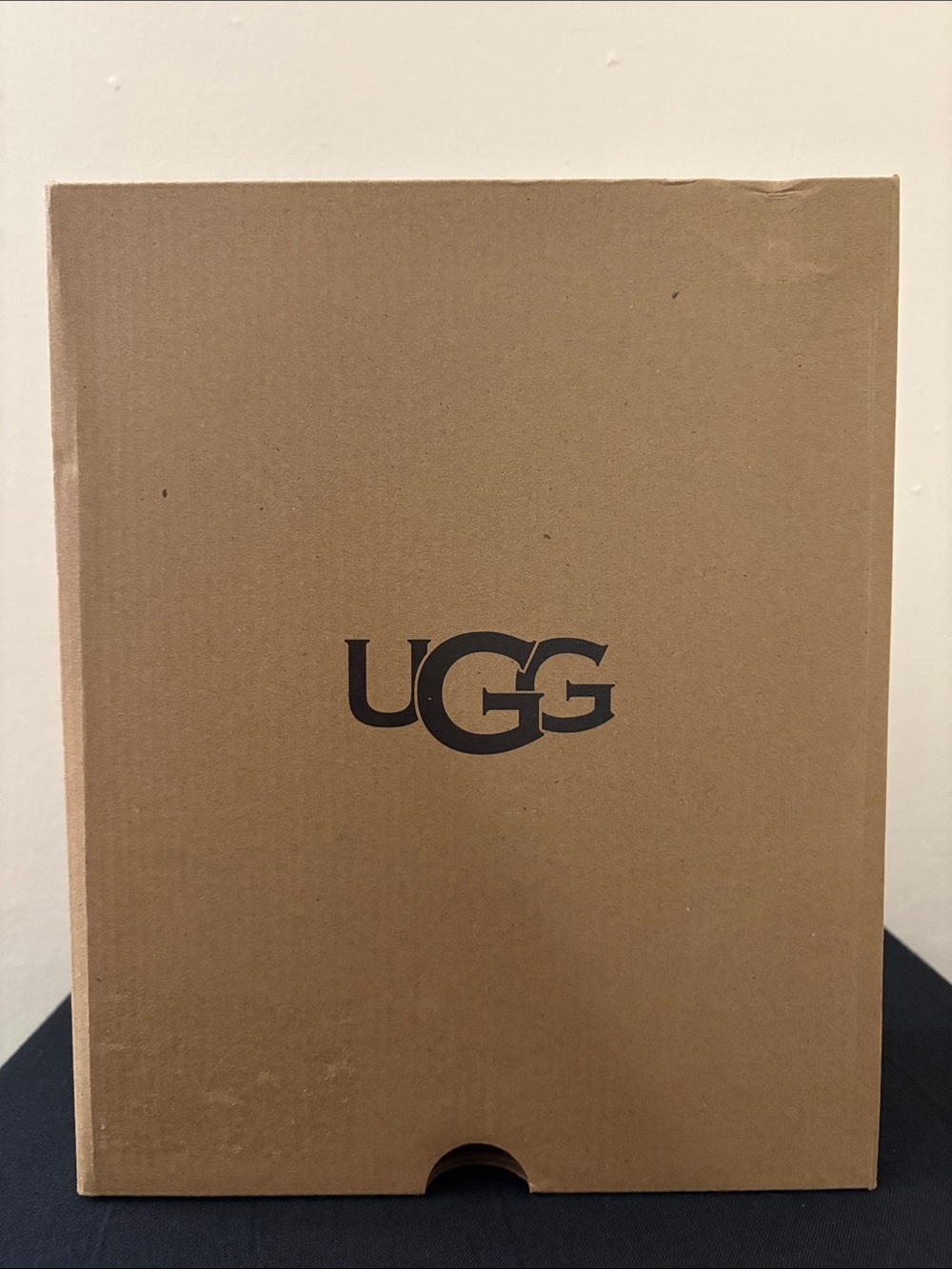 UGG Kids Classic Ultra Mini Boots in Sand Size 6 / Women’s 8 New in Box - Picture 4 of 4